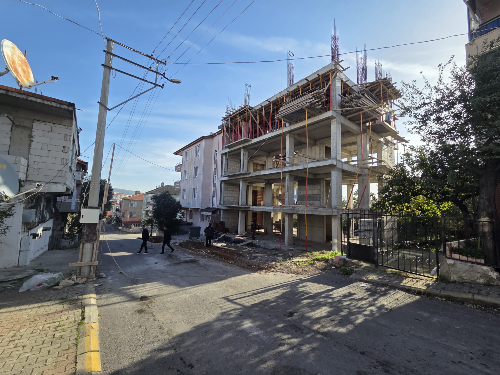 KÖRFEZ, BARBAROS MAH. ASANSÖRLÜ 2+1 DAİRELER.