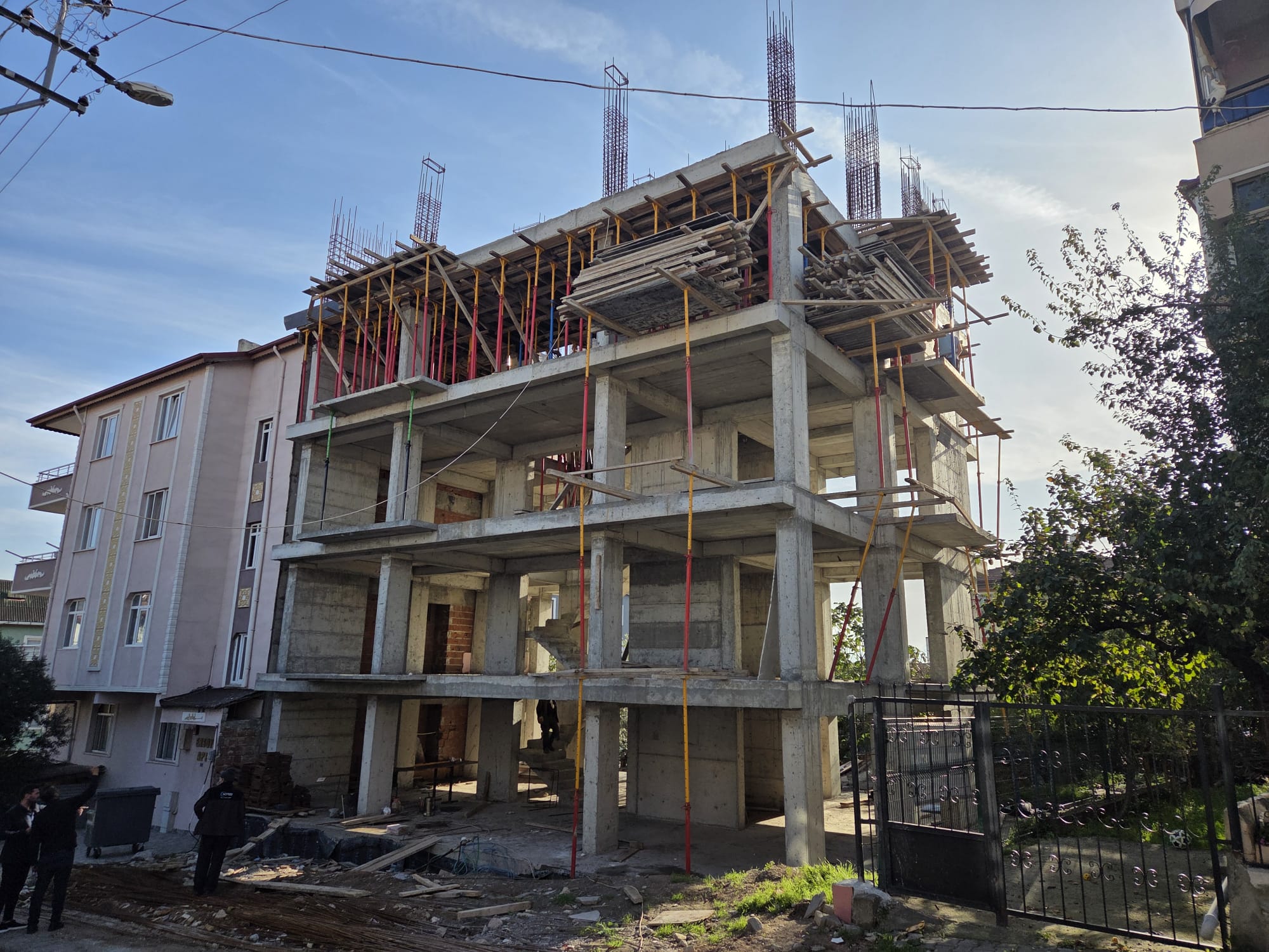 KÖRFEZ, BARBAROS MAH. ASANSÖRLÜ 2+1 DAİRELER.