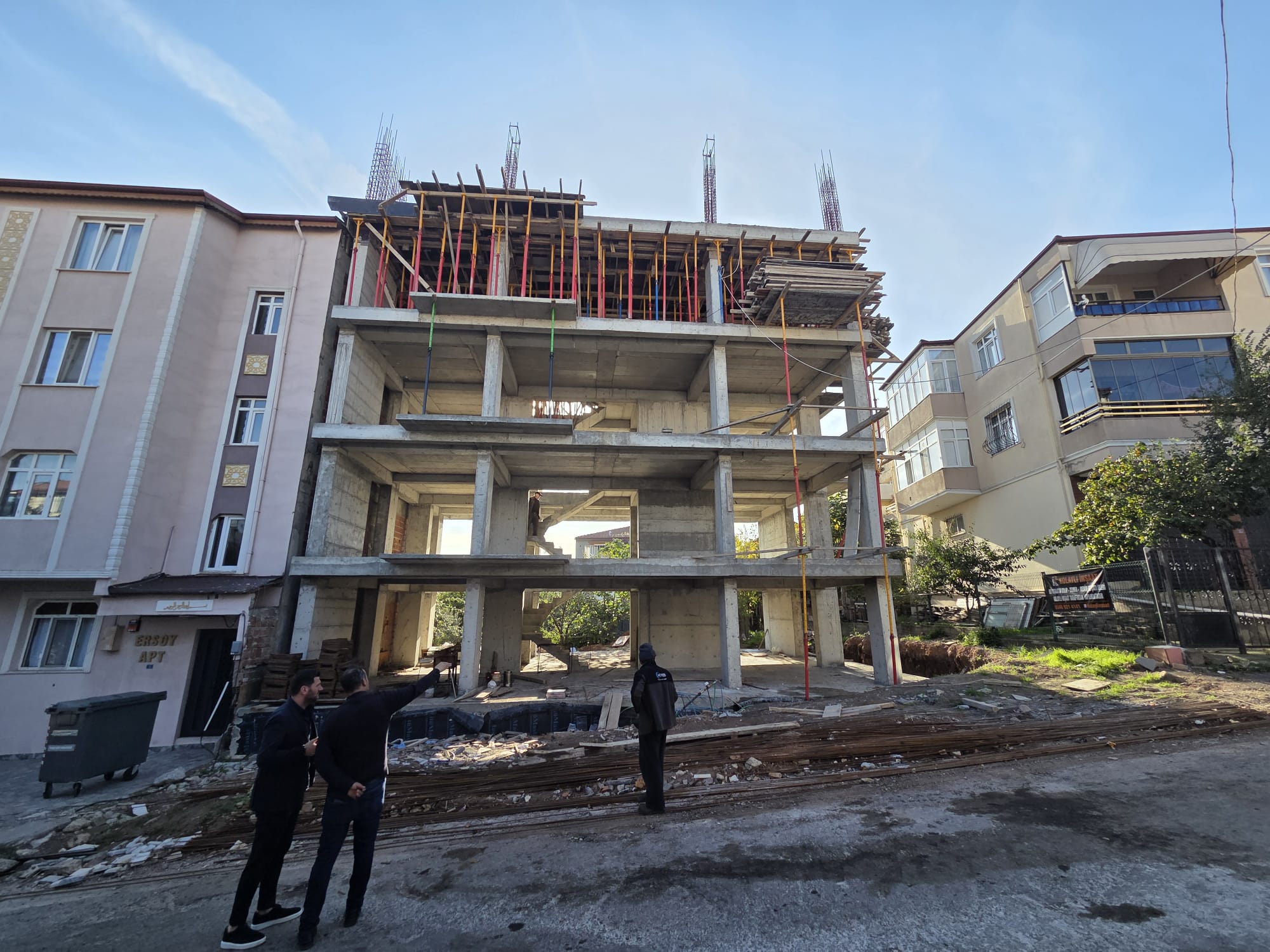 KÖRFEZ, BARBAROS MAH. ASANSÖRLÜ 2+1 DAİRELER.