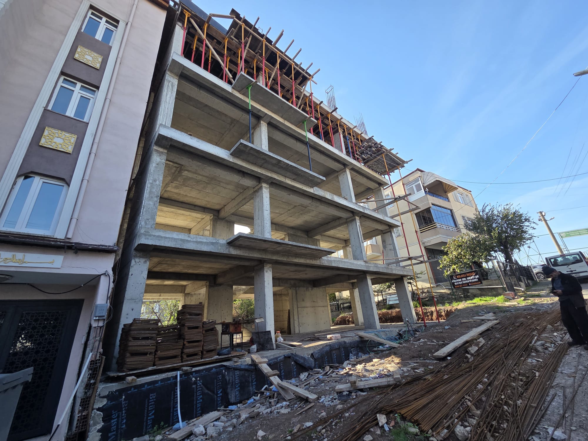 KÖRFEZ, BARBAROS MAH. ASANSÖRLÜ 2+1 DAİRELER.